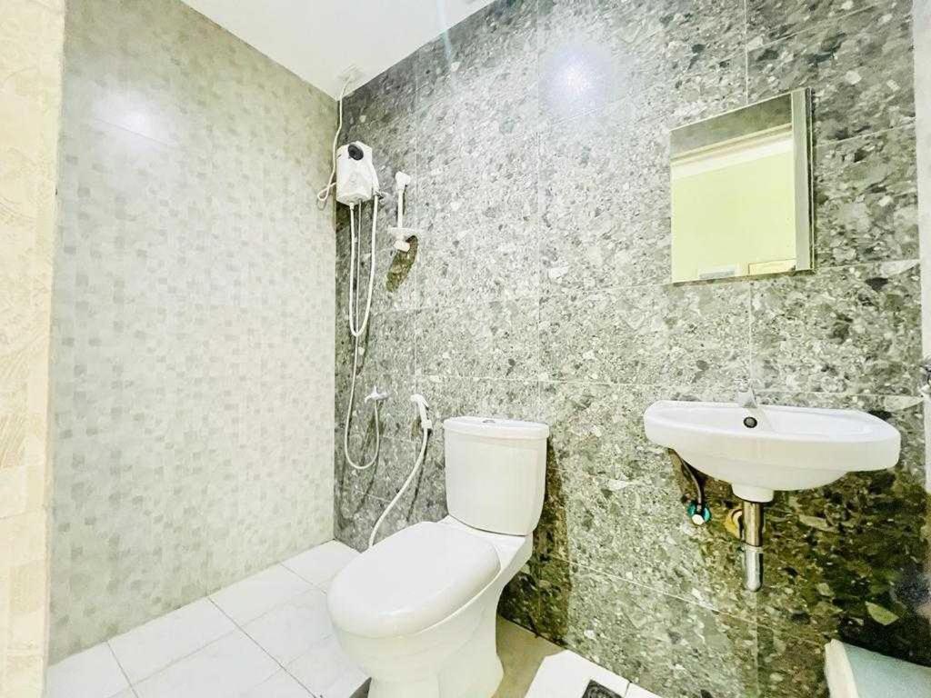 Oyo 1008 Armond Bed And Breakfast 막탄 외부 사진