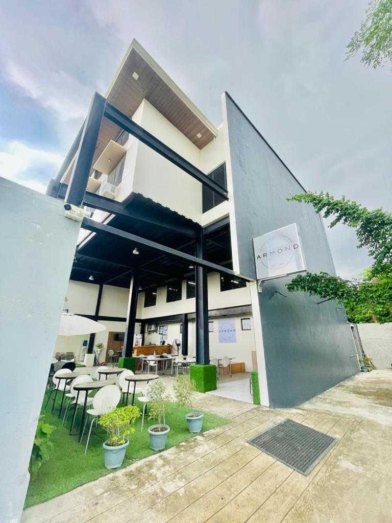 Oyo 1008 Armond Bed And Breakfast 막탄 외부 사진